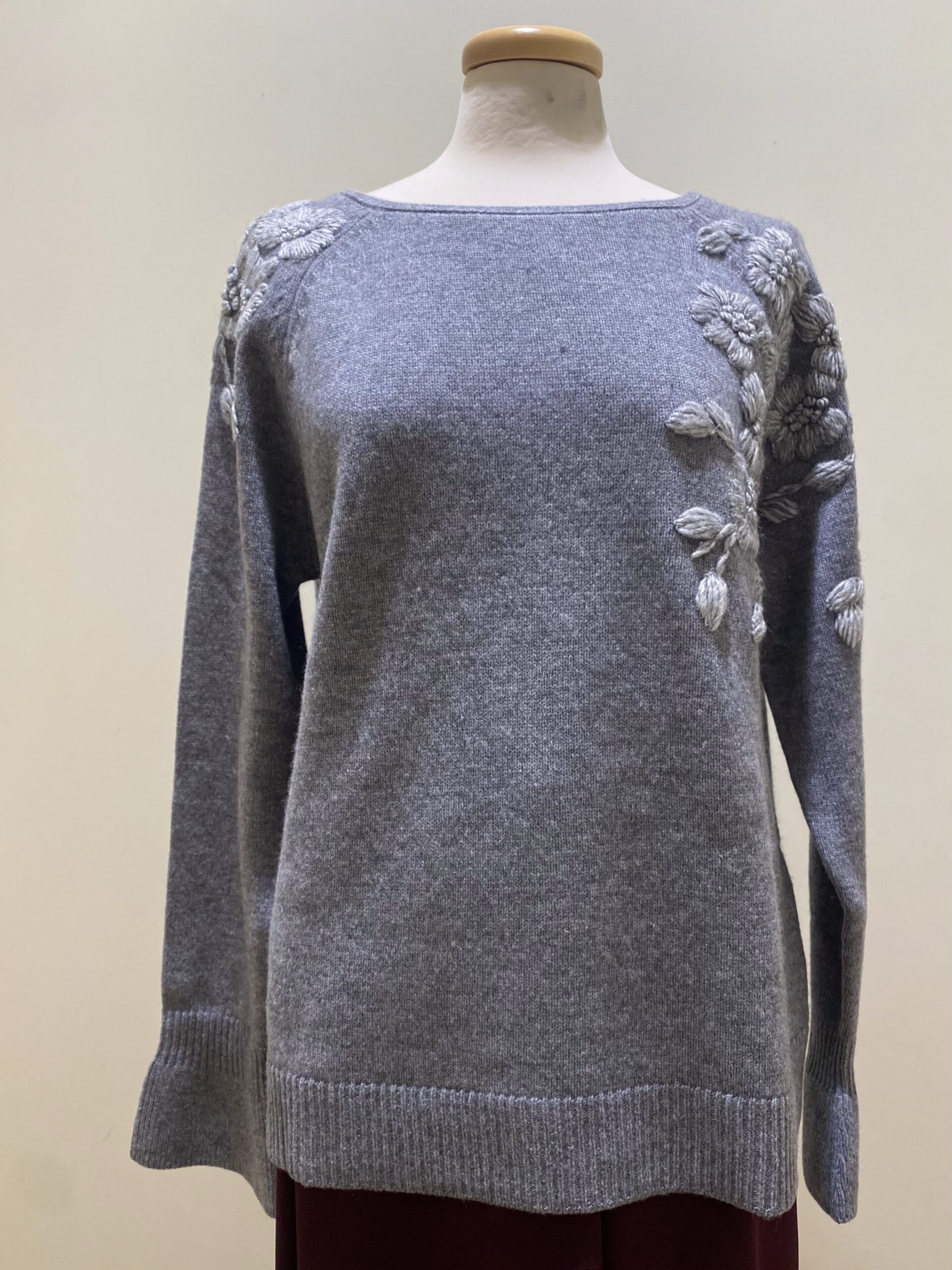 Maglia in pura lana con ricamo floreale Elena Miro'