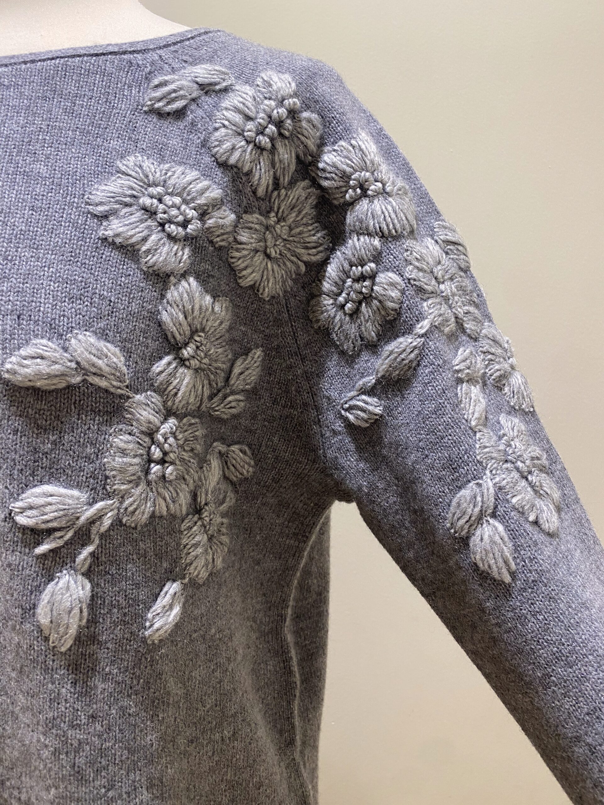 Maglia in pura lana con ricamo floreale Elena Miro' - immagine 4